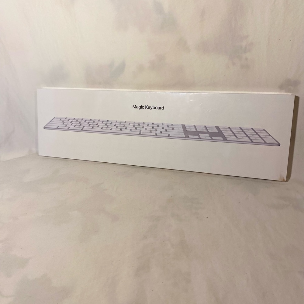 Magic keyboard with numerical keypad- Bluetooth keyboard